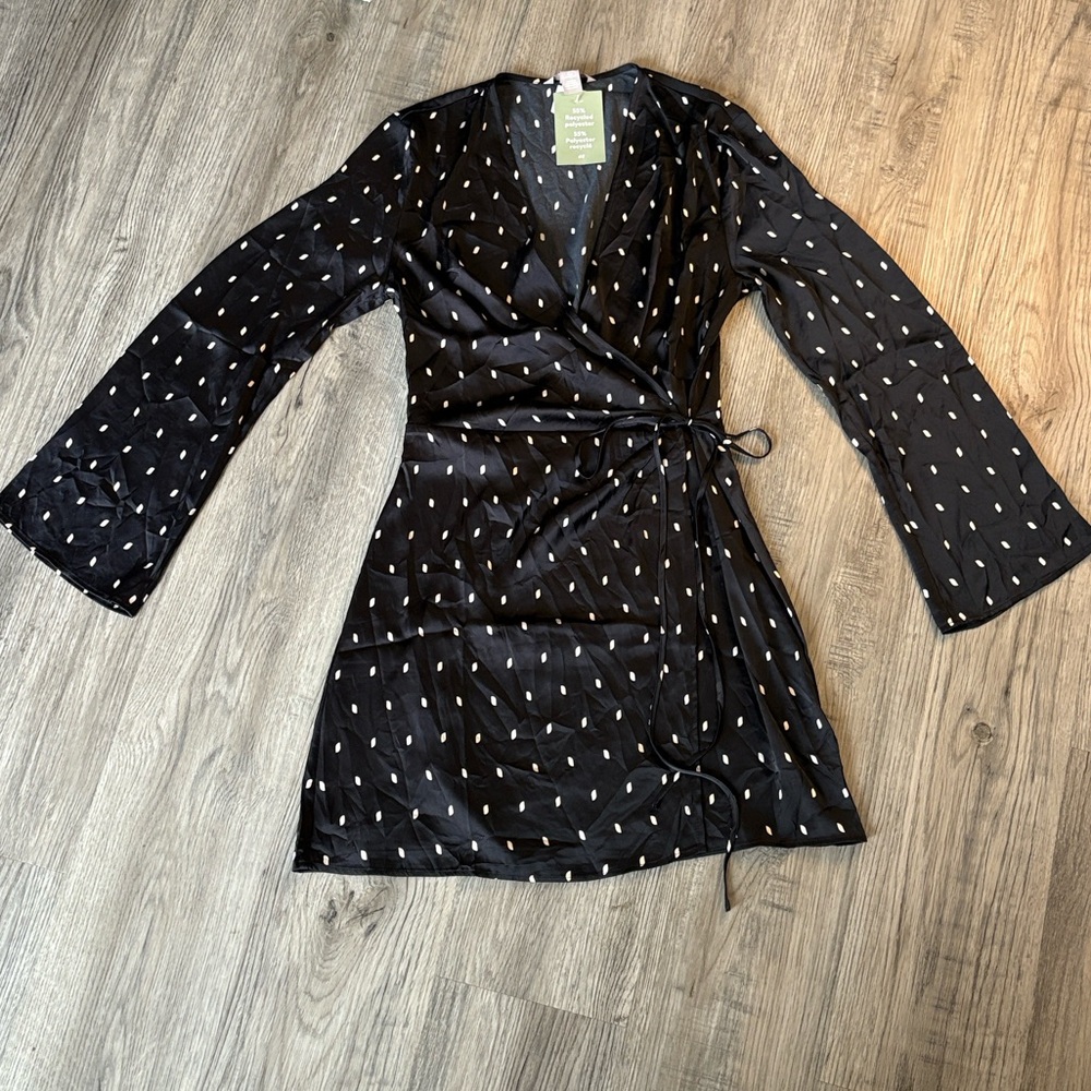 H & M printed long sleeve wrap dress size medium NWT - Picture 13 of 13